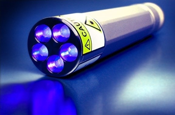 NITE IZE INOVA™ X5 UV-LAMPA