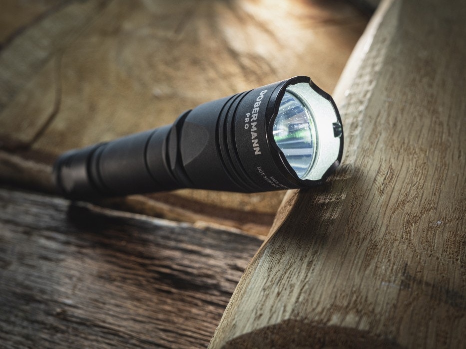 ARMYTEK Dobermann Pro 1500LM Taktisk Ficklampa