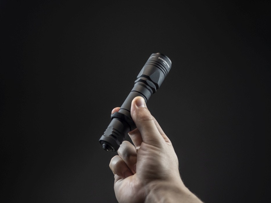 ARMYTEK Dobermann Pro 1500LM Taktisk Ficklampa