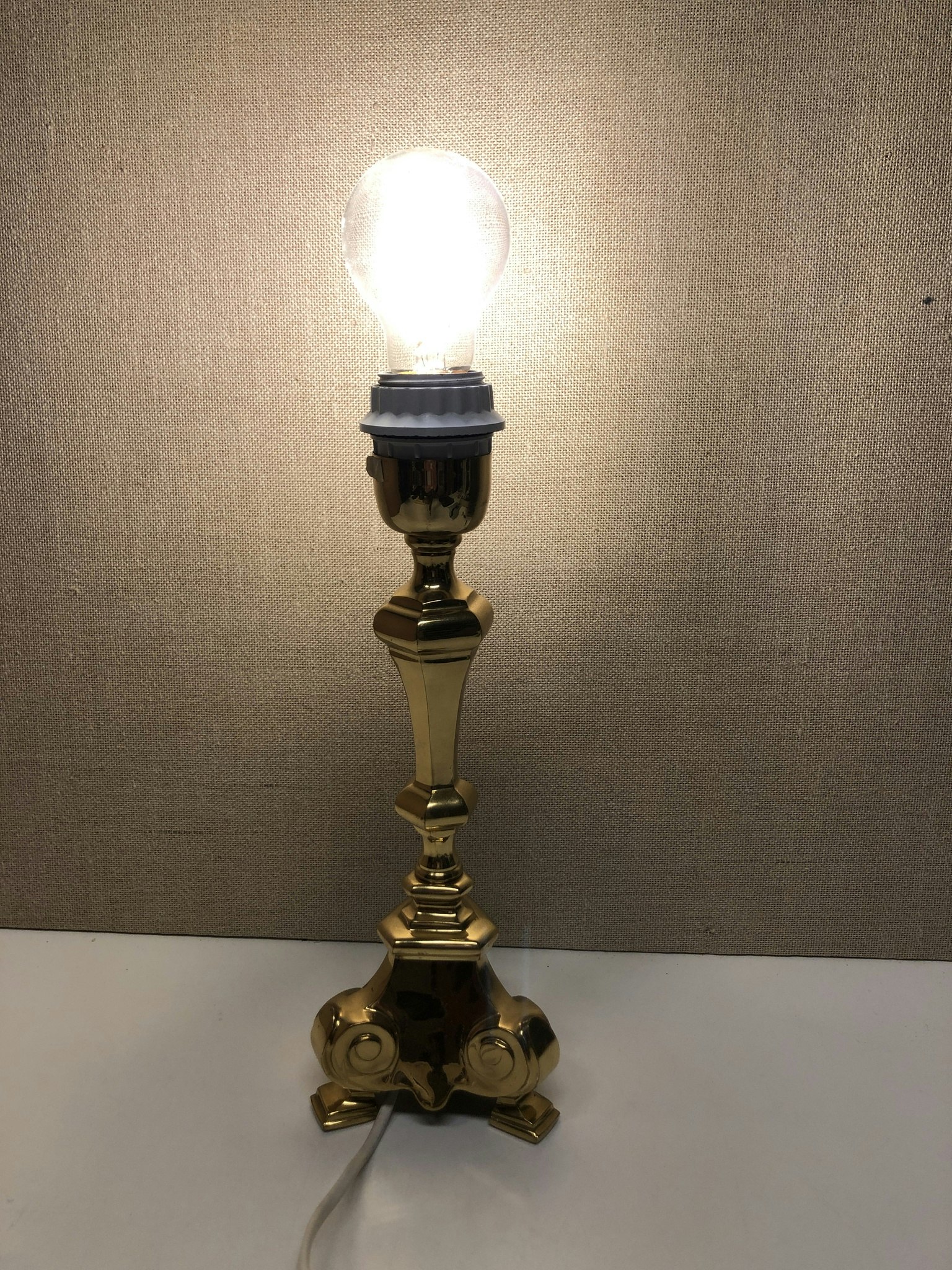 BORDSLAMPA, mässing, barockstil, 1900-talets andra hälft.