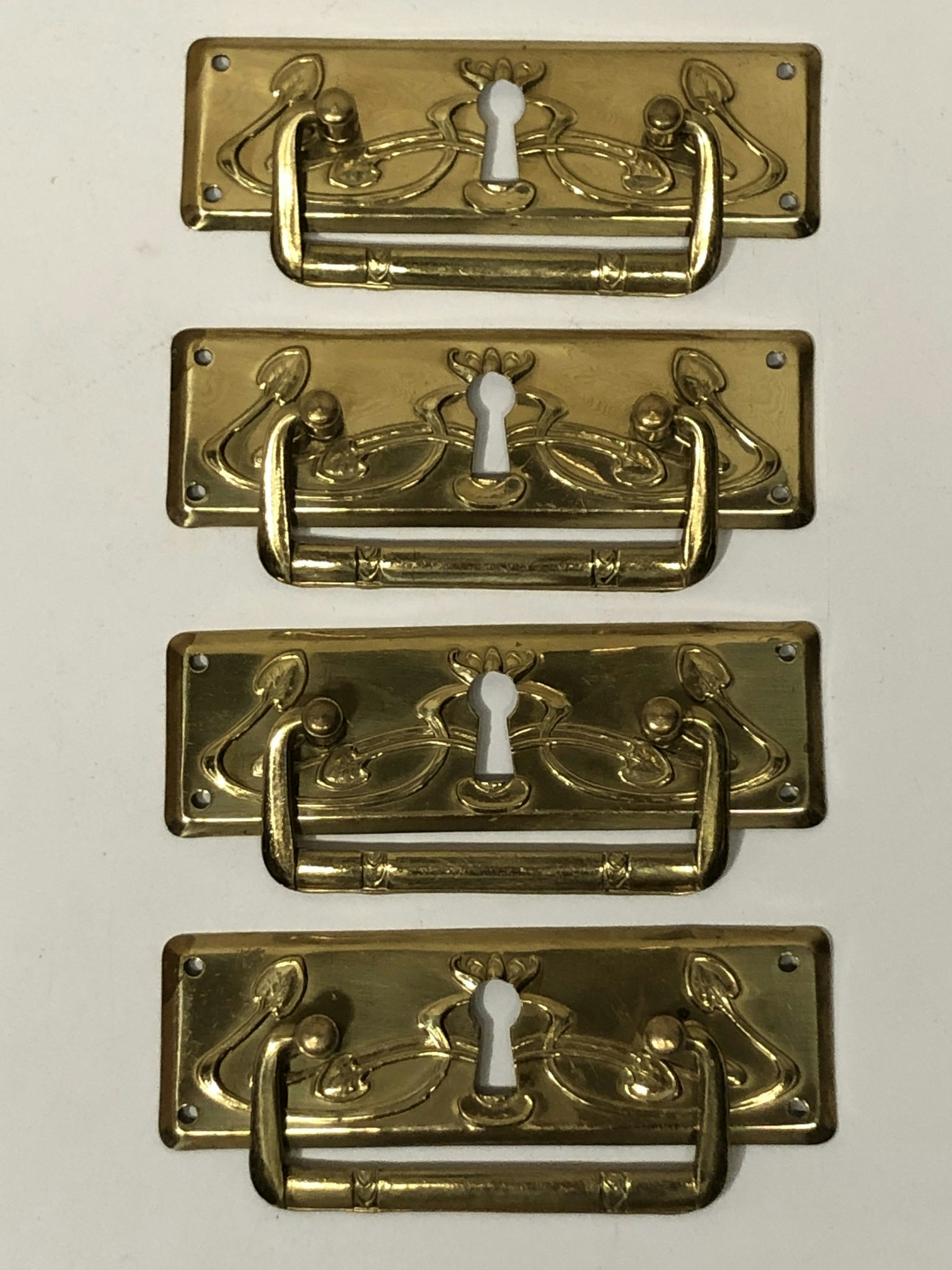 MÖBELHANDTAG 4 st. mässing, Jugend, 1900.