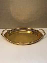 BRICKA, metall, guldfärgad, 1900-talets andra hälft.