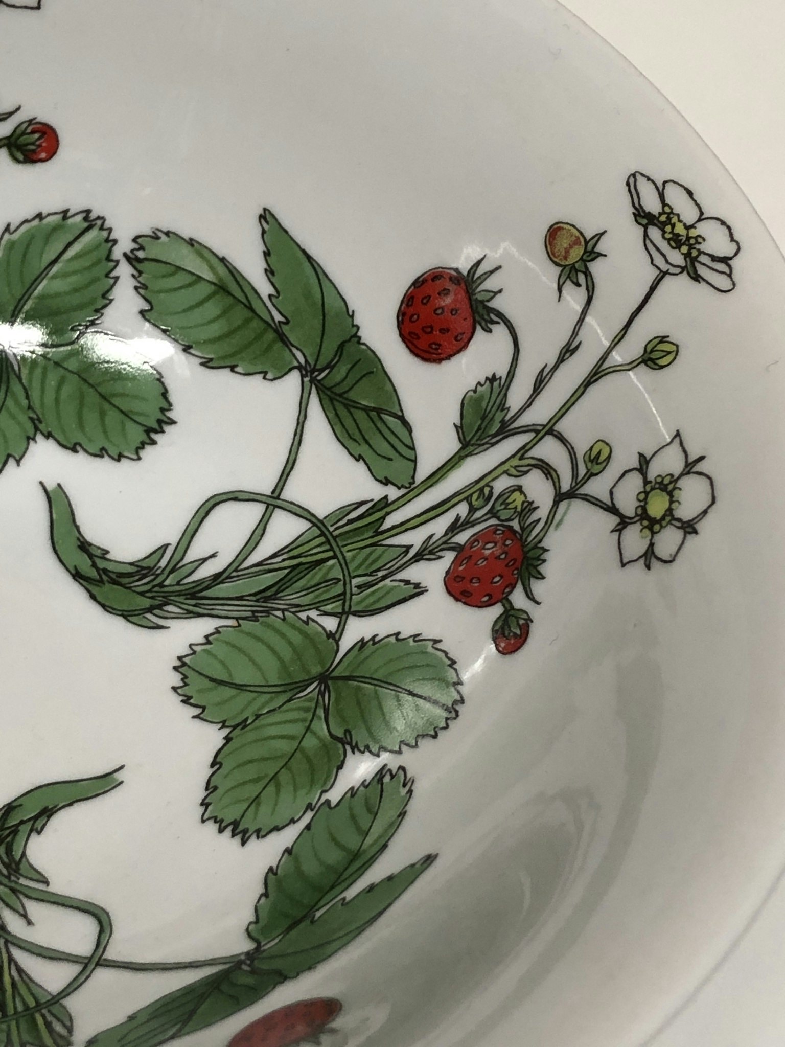 SKÅL, porslin,  "Smultron" Marguerite  Walfridsson, Ikea.