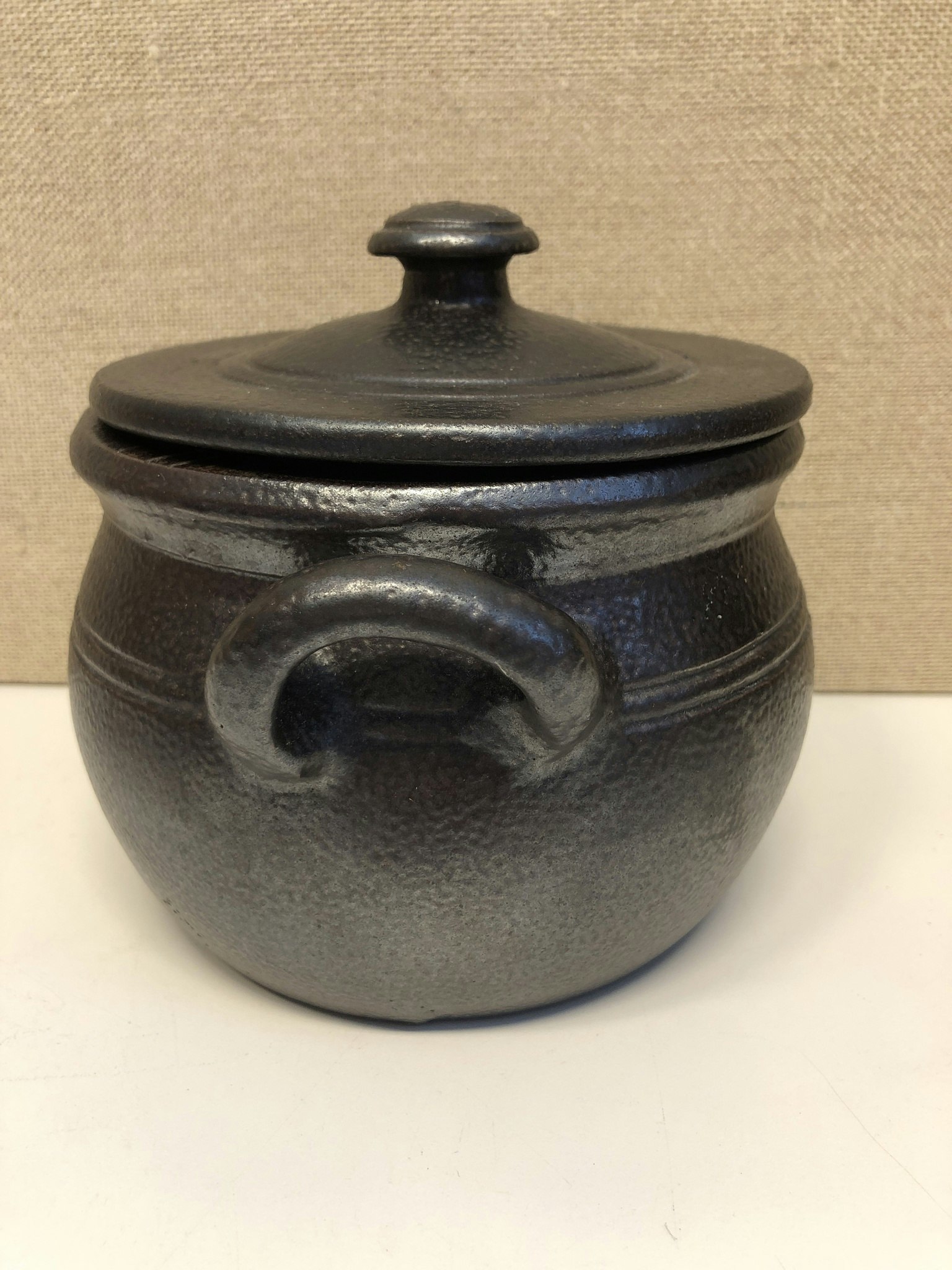 KRUKA MED LOCK, keramik, Höganäs, 1 liter.