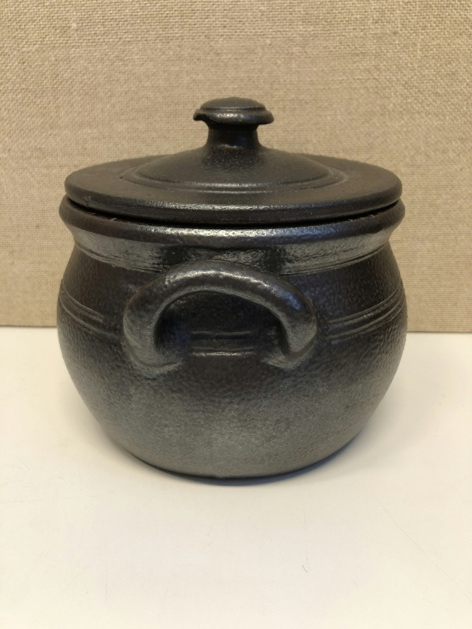 KRUKA MED LOCK, keramik, Höganäs, 1 liter.
