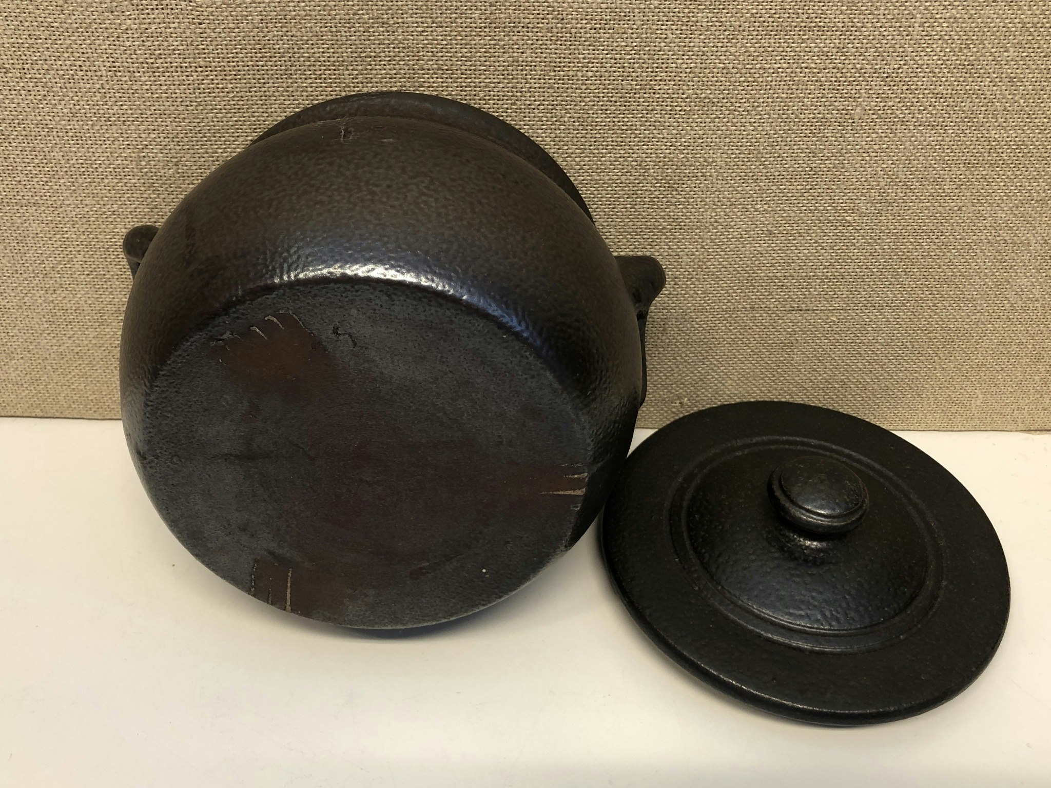KRUKA MED LOCK, keramik, Höganäs, 1 liter.