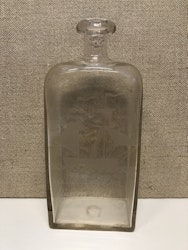 BRÄNNVINSFLASKA, etsad dekor, 1800-tal