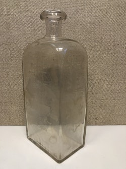 BRÄNNVINSFLASKA, etsad dekor, 1800-tal