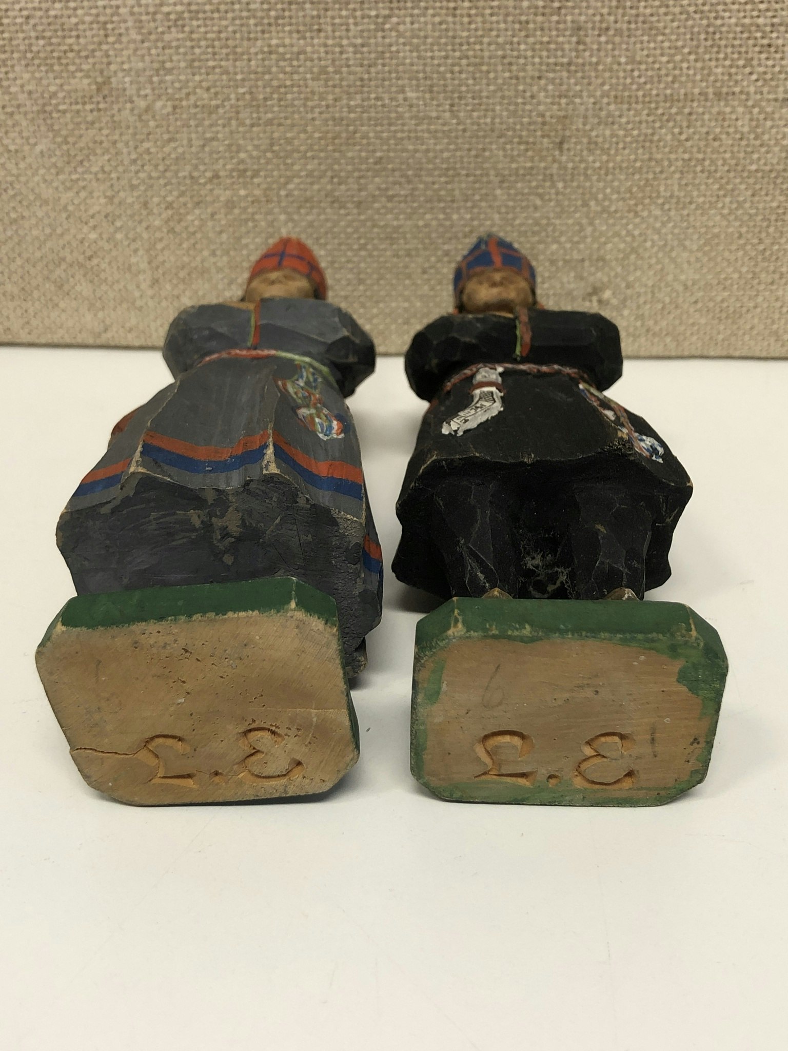 TRÄSKULPTURER, same par, Lars Enarsson 1888- 1963, Raftaälven.