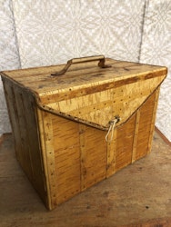 BOX/BAG, birch, 1900s.