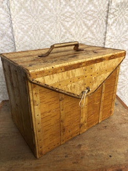 LÅDA/VÄSKA, näver, 1900-tal.