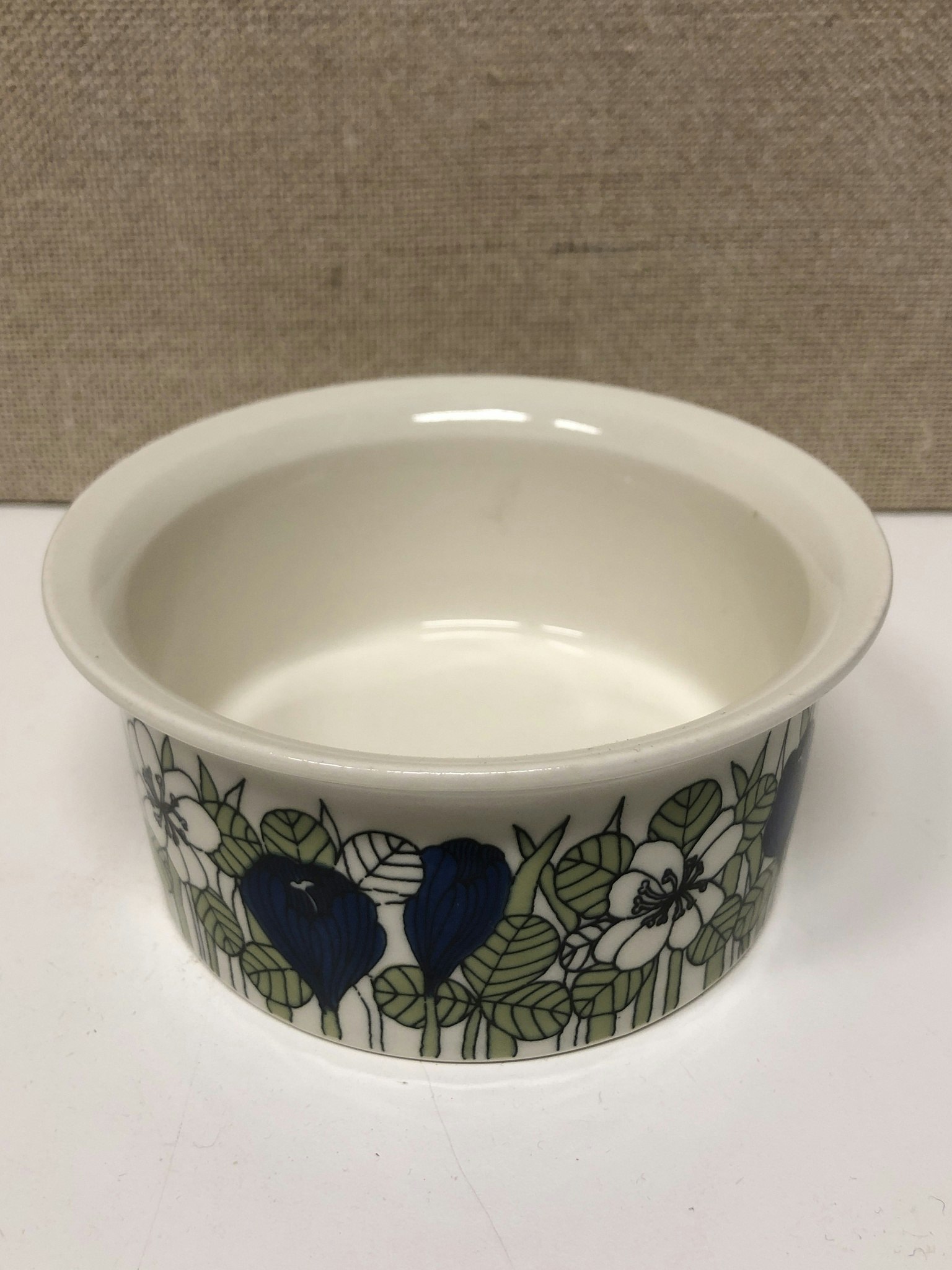 SUGAR BOWL, porcelain "Krokus" Esteri Tomula, Arabia, Finland.