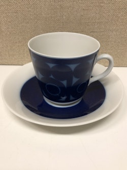 KAFFEKOPP MED FAT, porslin, "Agda" Christina Campell, Rörstrand.
