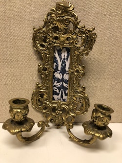 VÄGGLAMPETT, mässing, rokokostil, 1900-talets andra hälft.