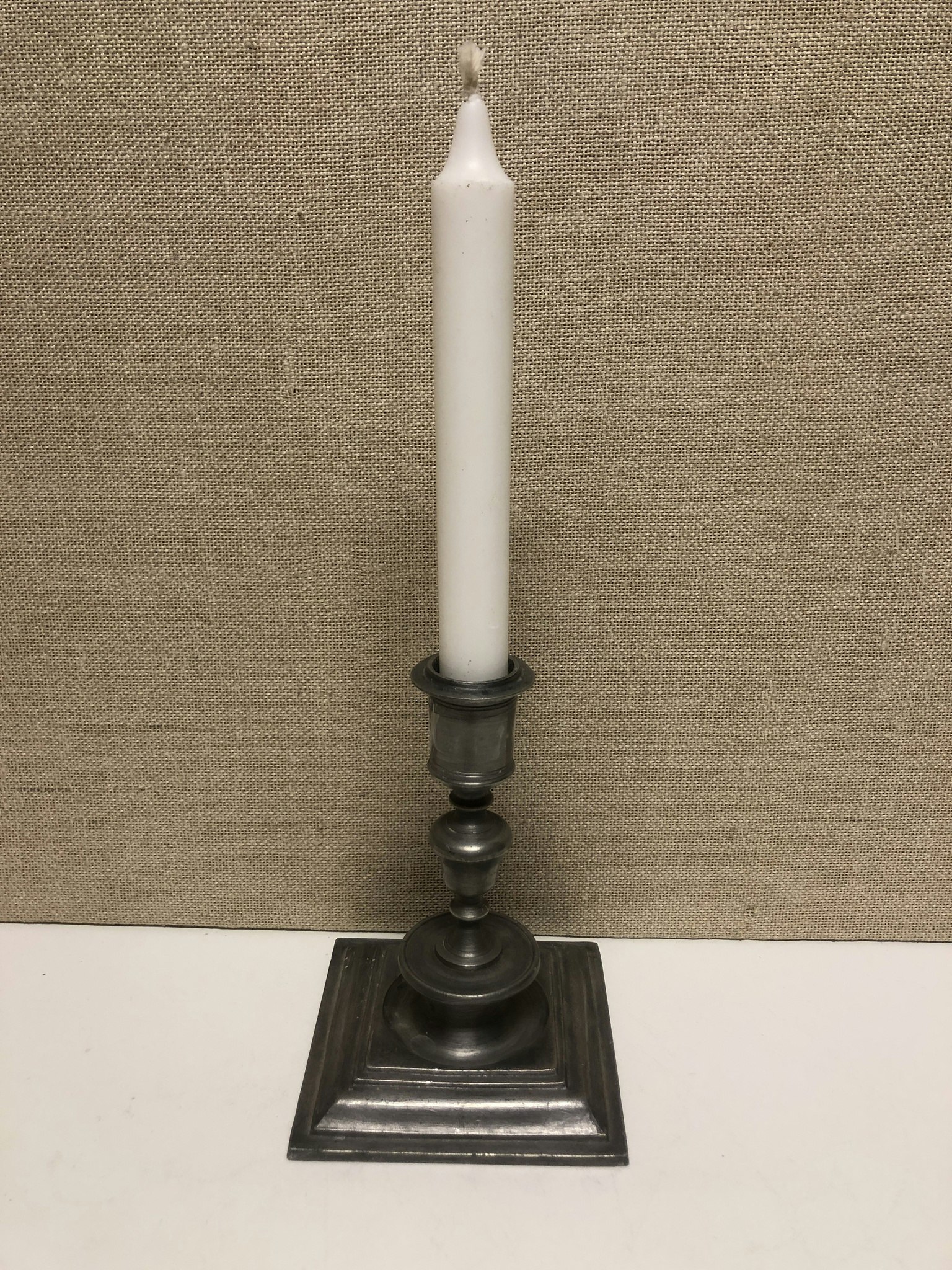 LJUSSTAKE, tenn, barockstil, 1900-tal.