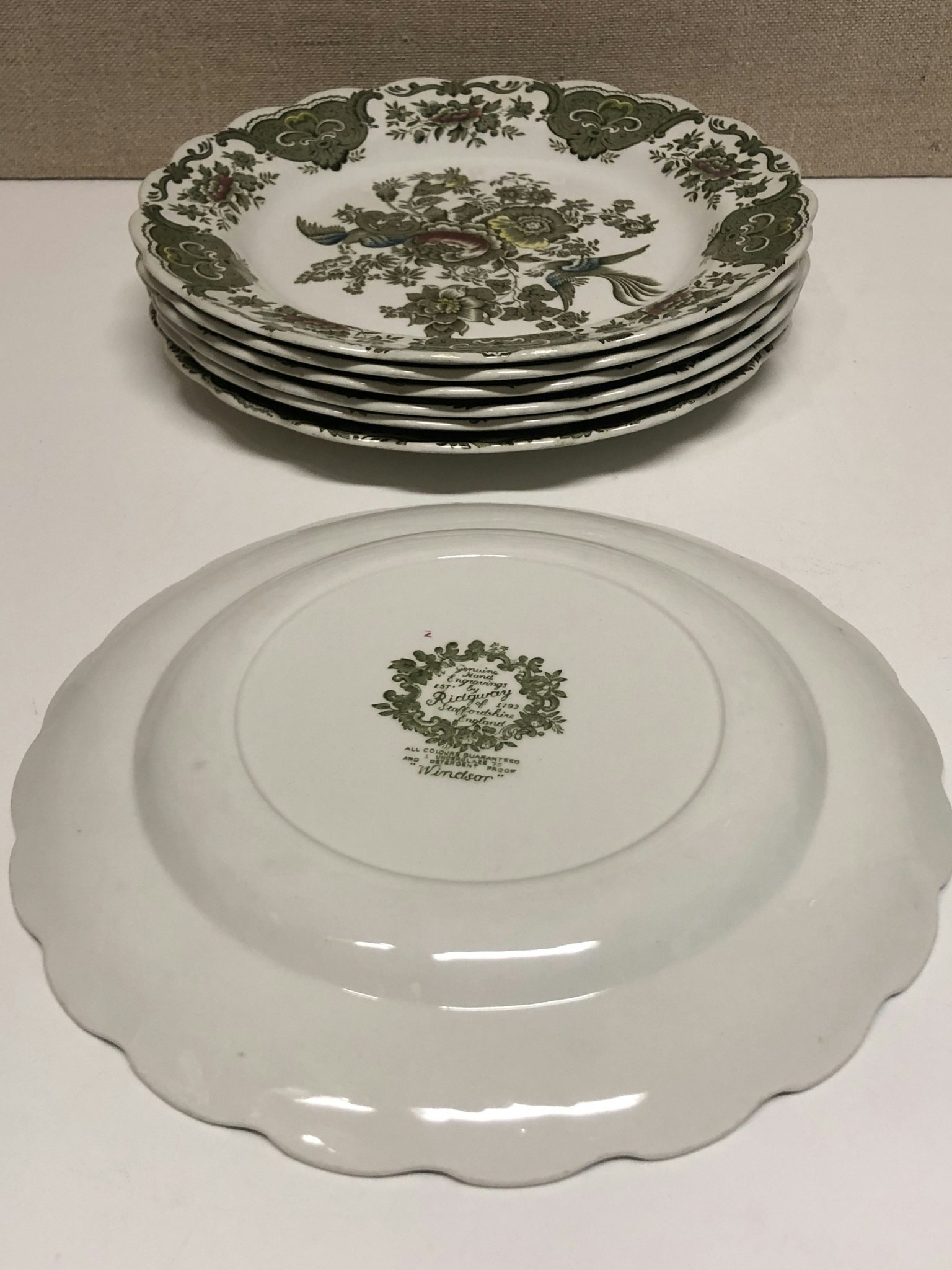 MATTALLRIKAR 7 st. porslin, "Windsor", Ridgway of Staffordshire, England.