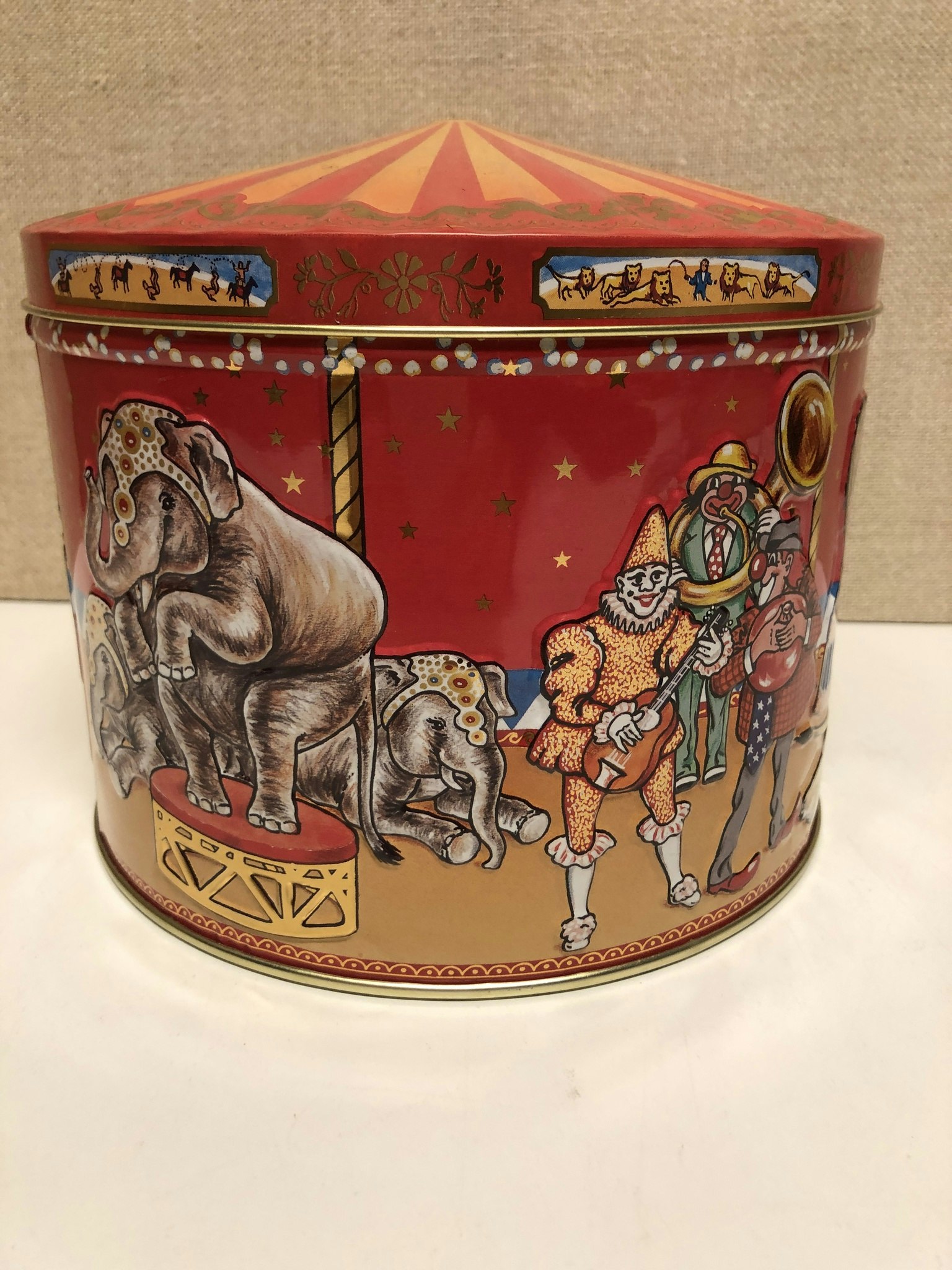 PLÅTBURK, cirkus, design Poul Friis.