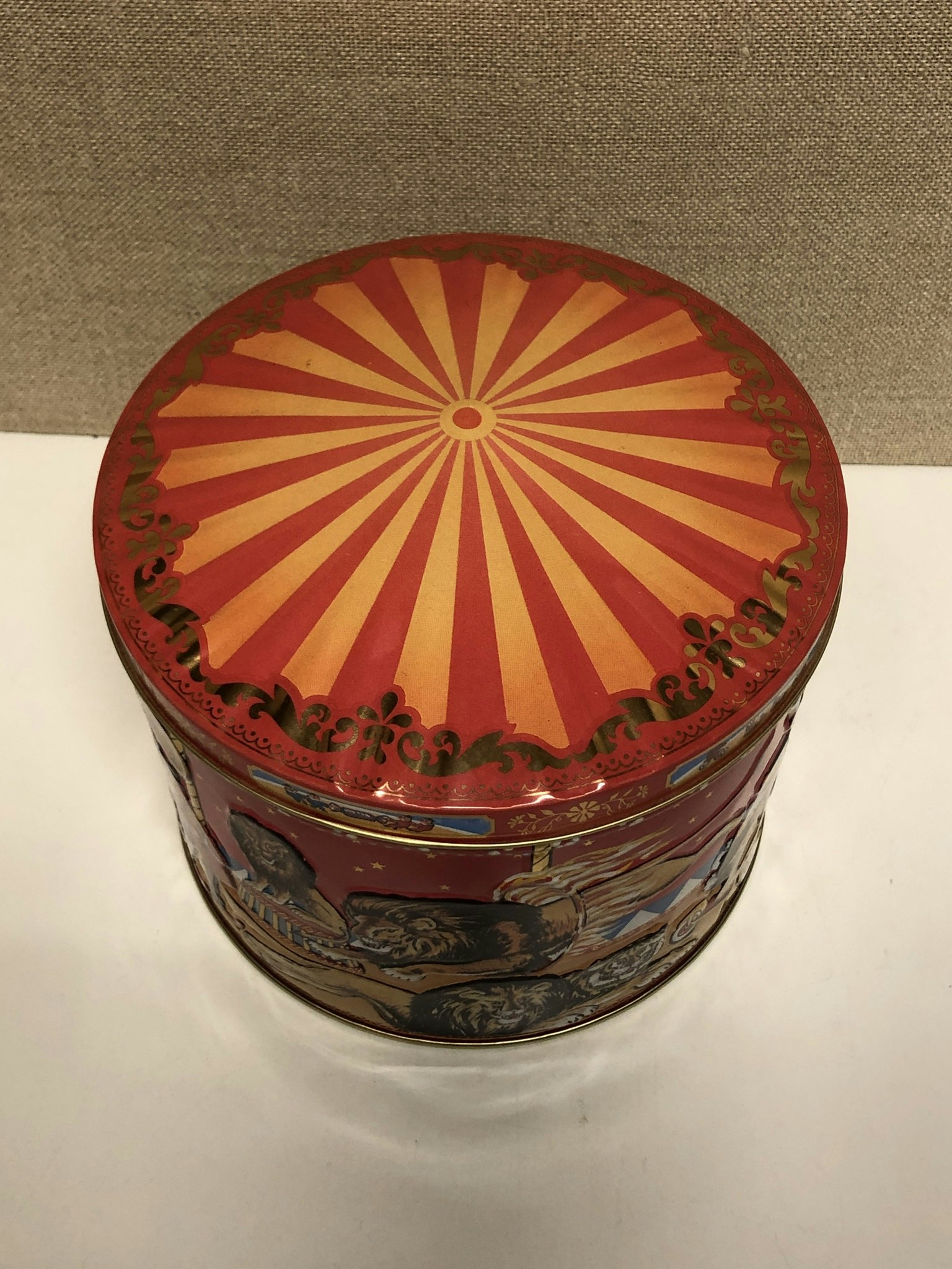 PLÅTBURK, cirkus, design Poul Friis.
