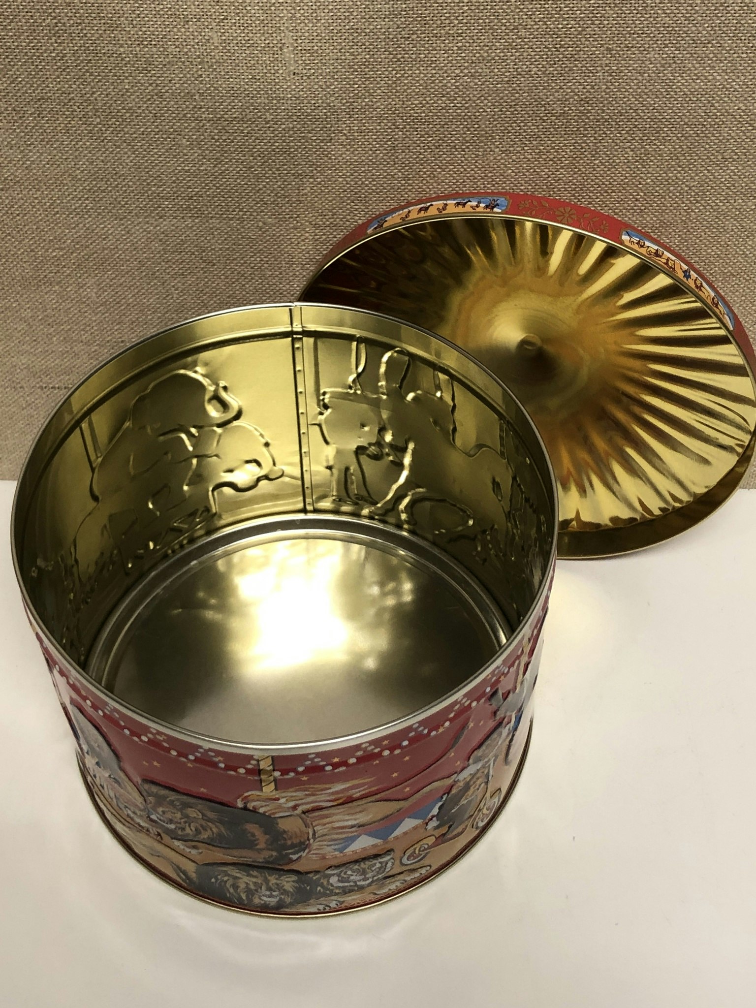 PLÅTBURK, cirkus, design Poul Friis.
