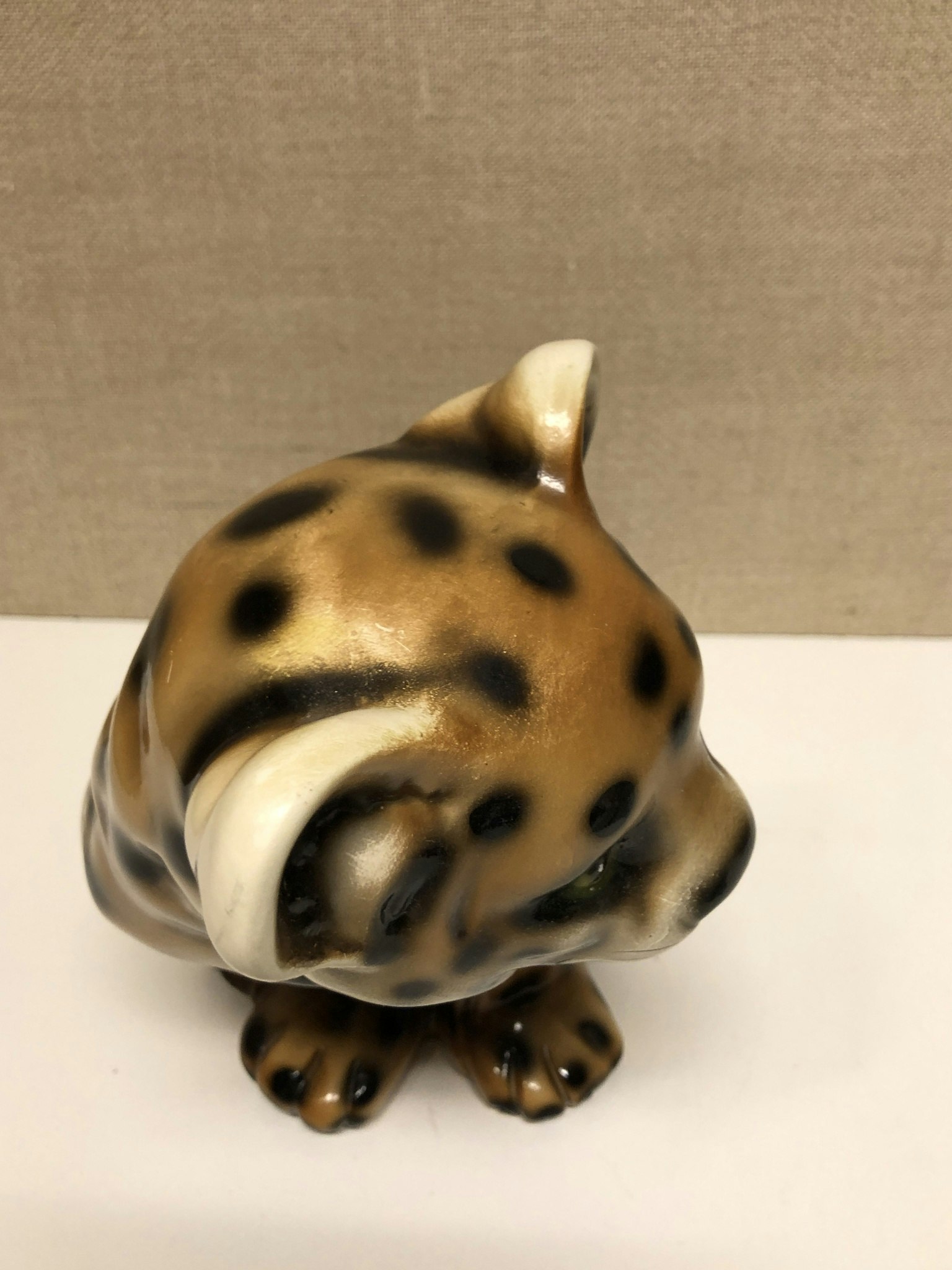 FIGURIN, Stor leopard unge, keramik, 1900-talets andra hälft.