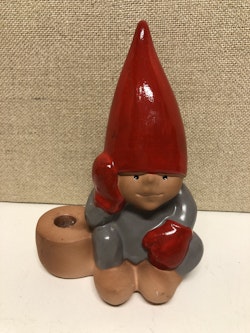 FIGURIN, Ljusstake, Sittande tomte, Lisa Larson Gustavsberg 1900-tal