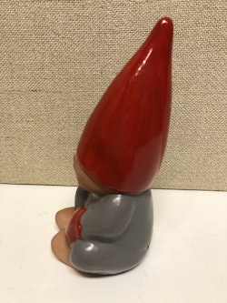 FIGURIN, Ljusstake, Sittande tomte, Lisa Larson Gustavsberg 1900-tal
