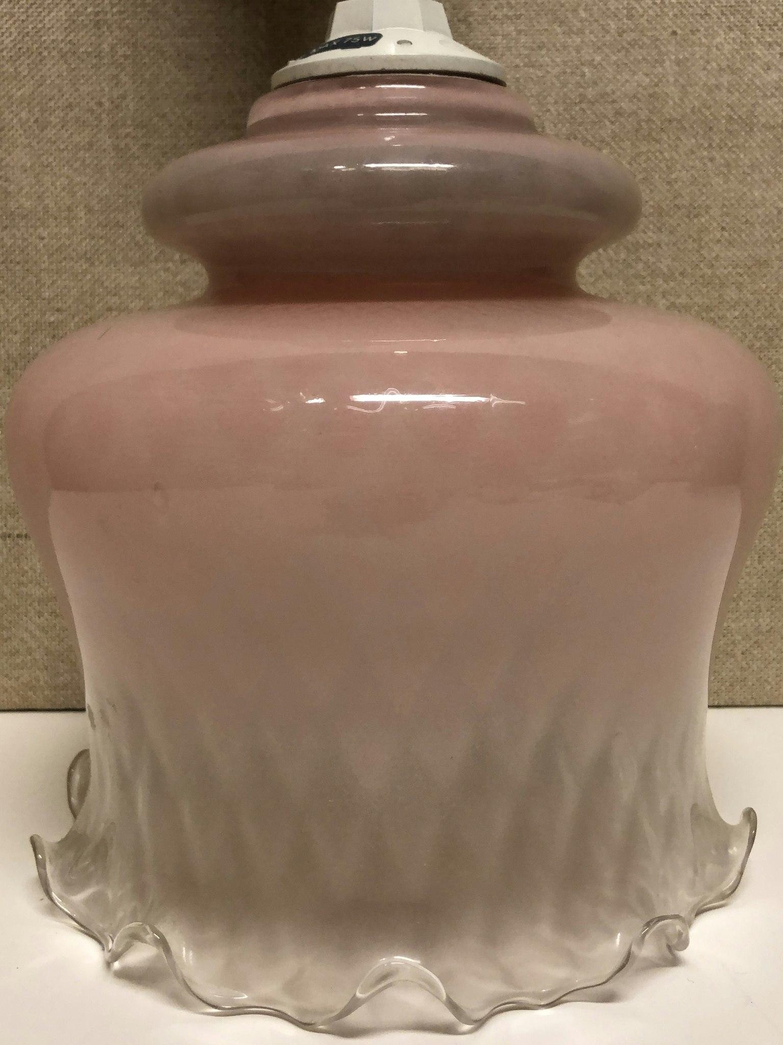 TAKLAMPA, glas, 1900-talets andra hälft.