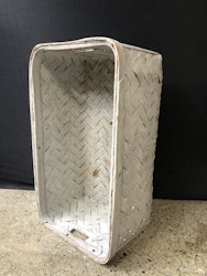 LAUNDRY BASKET, wood shavings, early 20th century.