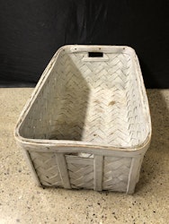 LAUNDRY BASKET, wood shavings, early 20th century.