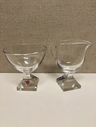 MJÖLKKANNA & SOCKERSKÅL, glas, Orrefors.