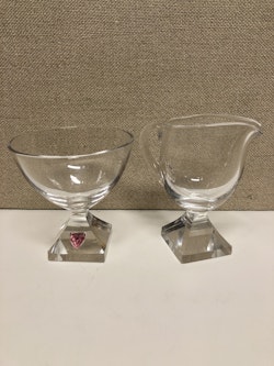 MJÖLKKANNA & SOCKERSKÅL, glas, Orrefors.
