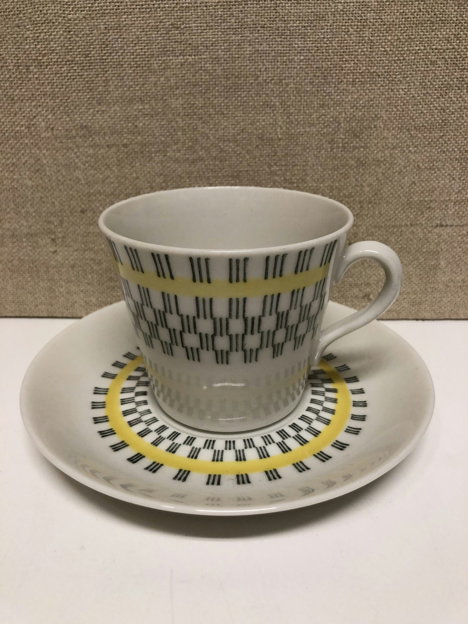 TEKOPP, porslin "Gavott" Helmer Ringström, Uppsala Ekeby.