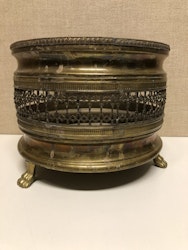 OUTER LINING, brass, second half of the 20th century.