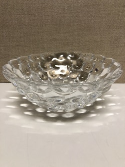 SKÅL, glas, "Hallon" Anne Nilsson, Orrefors, 1900-talets slut.