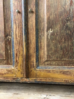 SKÄNKSKÅP, bemålad furu, Gustaviansk stil, 1800-talets-början.