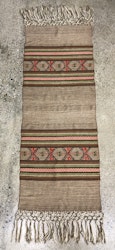 DUK, ull, handvävd, broderad, 1900-talets första hälft.