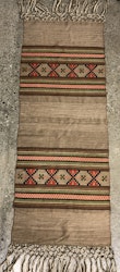 DUK, ull, handvävd, broderad, 1900-talets första hälft.