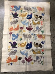 DUK/BONAD, linne, med broderade fåglar, 1900-talets första hälft.
