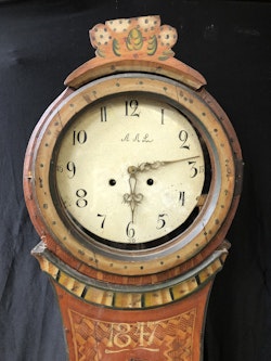 MORAKLOCKA, bemålad furu, Daterad 1847.