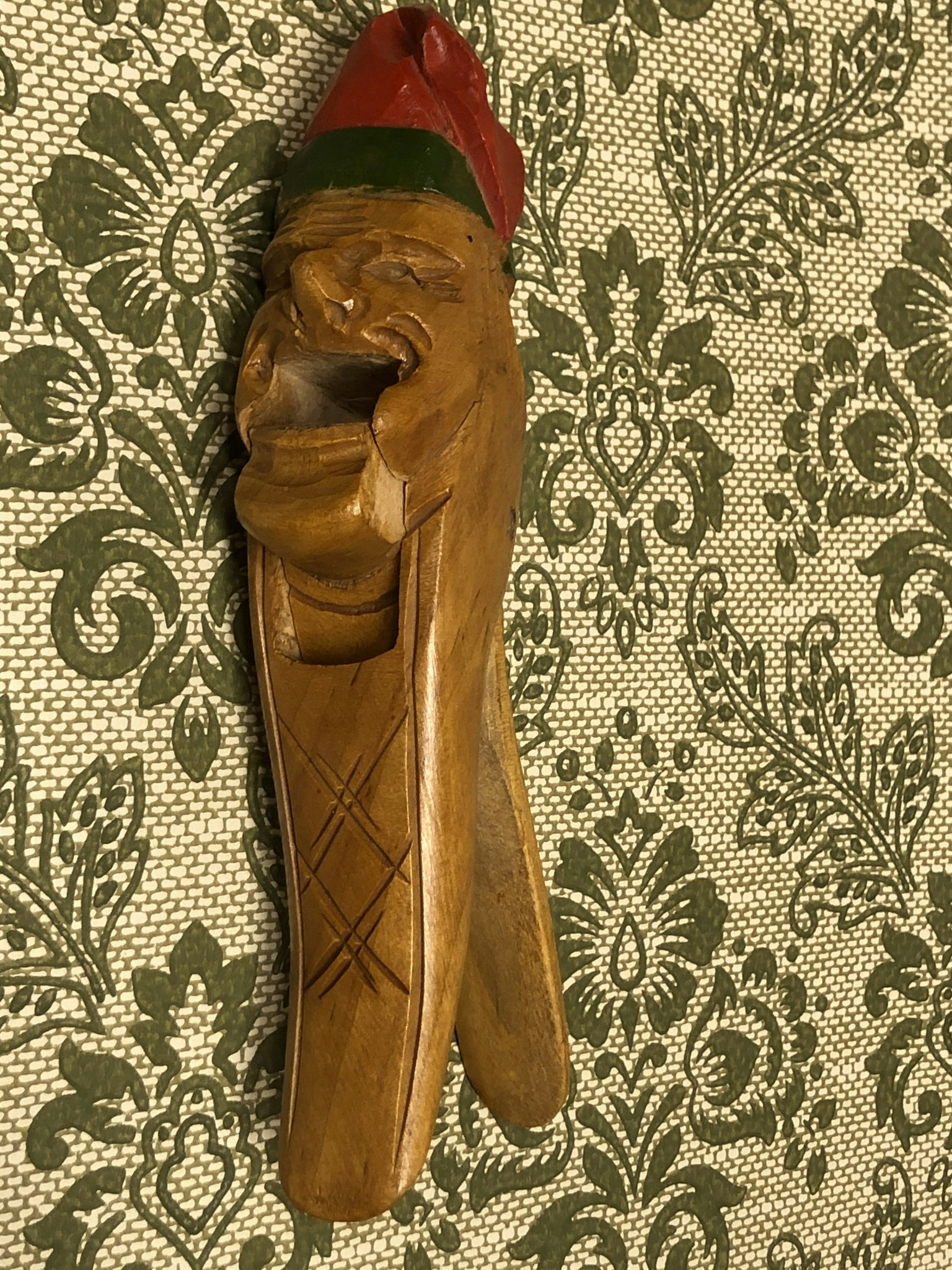 NUTS CRUSHER, wood, old man with red hood, 1900s.
