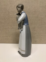 FIGURIN, porslin, flicka med lamm, Ladro, Spain, 1900-talets andra hälft.