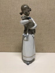 FIGURIN, porslin, flicka med lamm, Ladro, Spain, 1900-talets andra hälft.