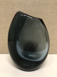 VICK LINDSTRAND. VAS, glas, Kosta.