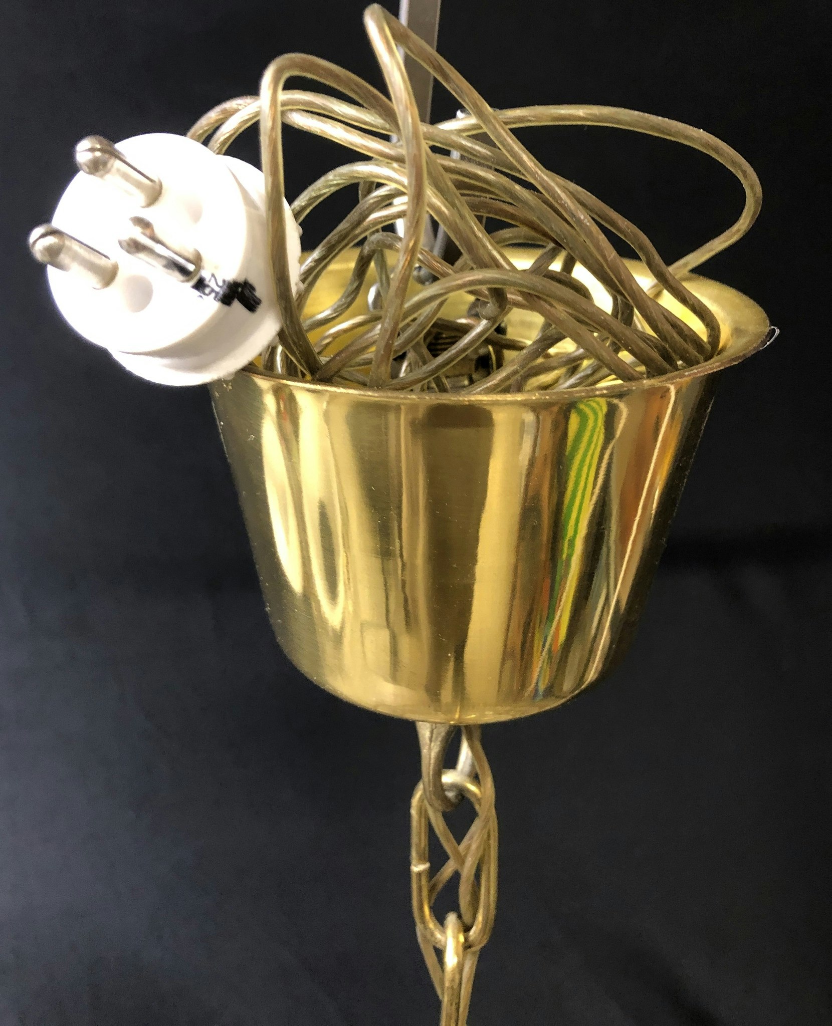 TAKLAMPA, mässing, prismor, 1900-talets mitt.