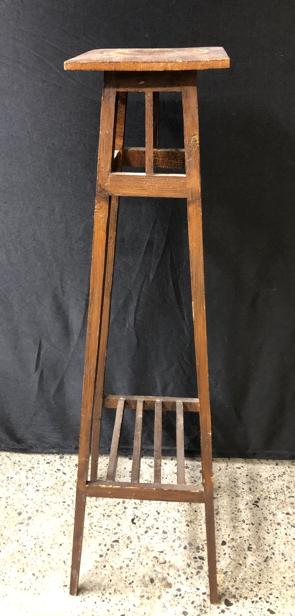 PEDESTAL, painted pine, early 20th century.