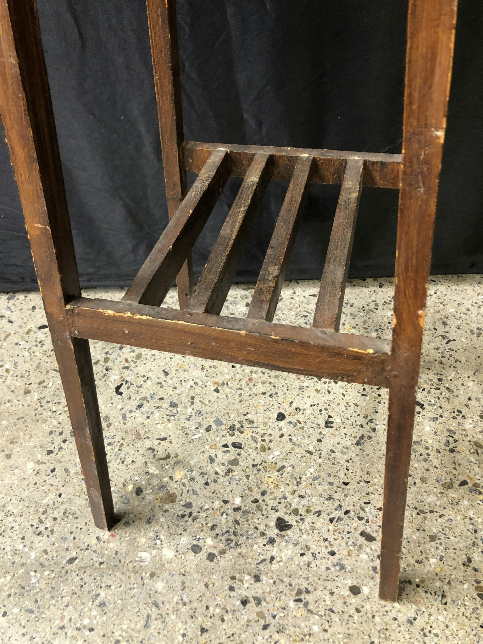 PEDESTAL, painted pine, early 20th century.