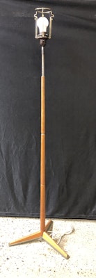 GOLVLAMPA, teak/metall, 1950/60-tal.