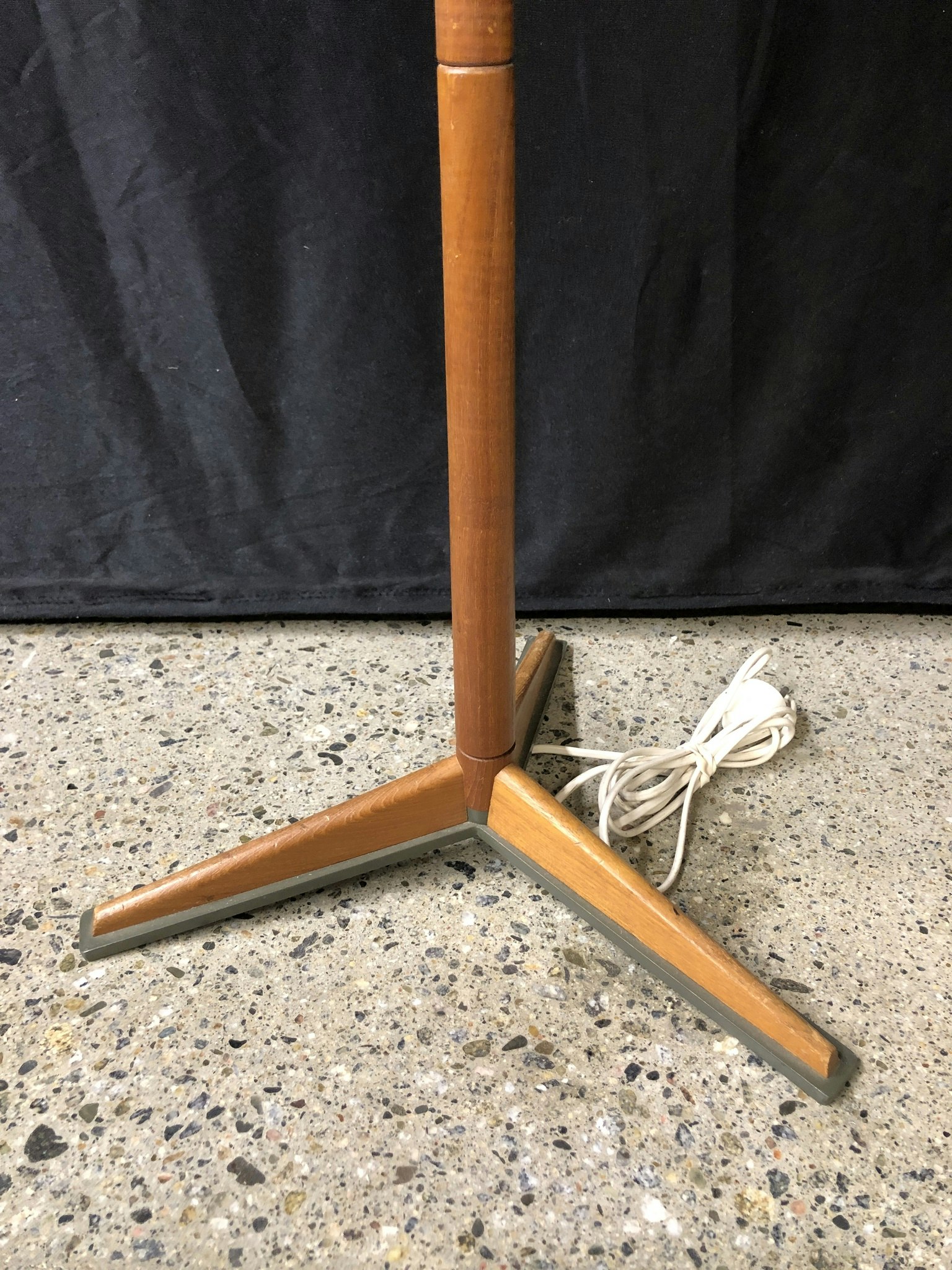 FLOOR LAMP, teak/metal, 1950s/60s.