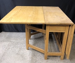SLAGBORD, bemålad furu, 1800-tal.