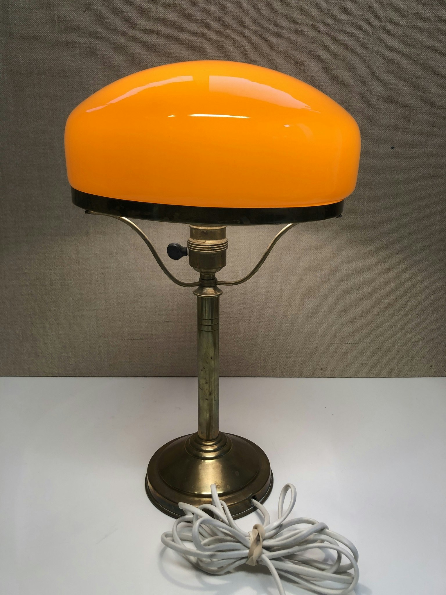 STRINBERGSLAMPA, mässing/glas, 1900-talets första hälft.